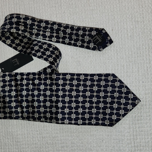 NWT Alfred Dunhill London Geometric Print silk neck tie.